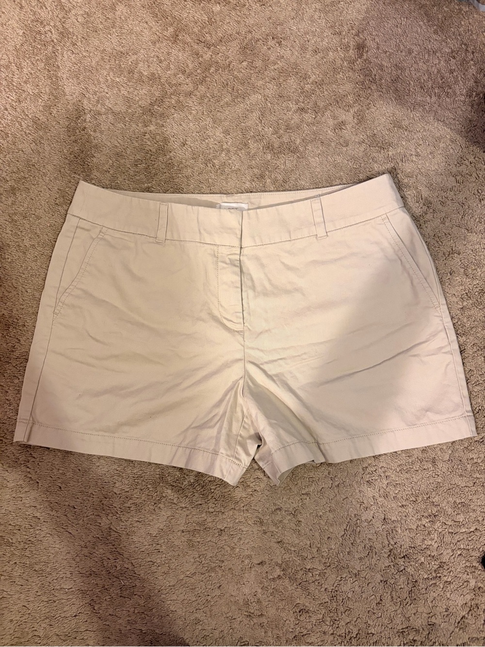 LOFT Women's Light Cream Casual Bermuda Shorts